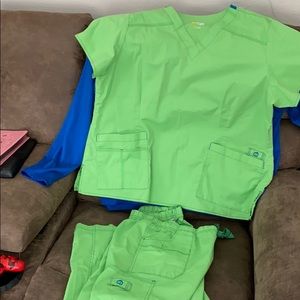 WonderFlex 2x scrub set with undershirt. GUC